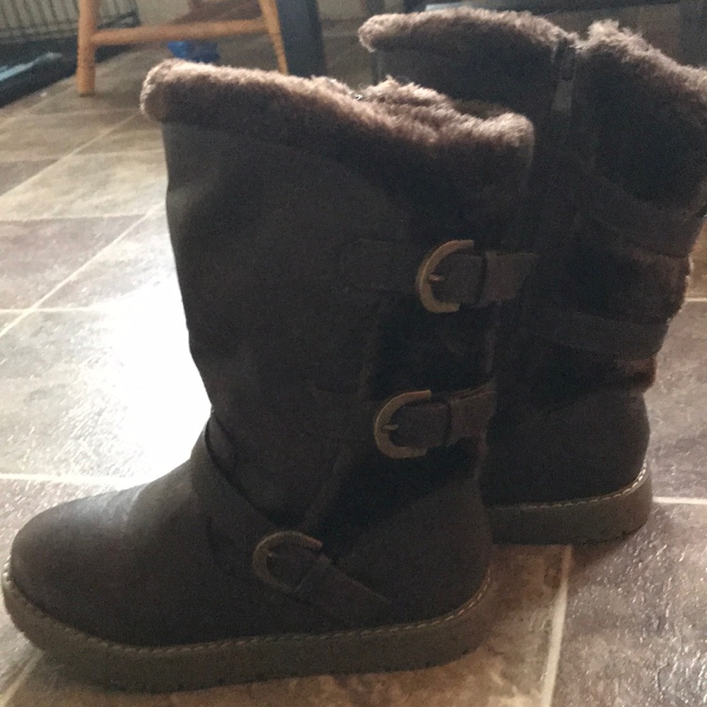 Girls fur boots